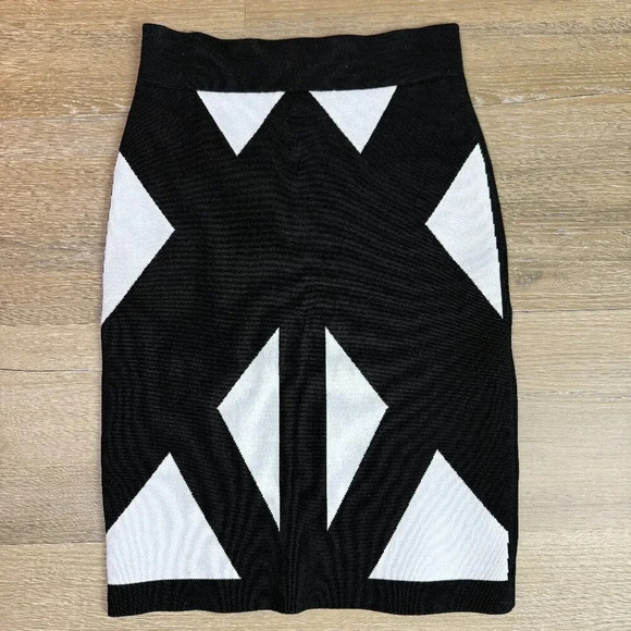 BCBGMAXAZRIA Natalee Black & White Geometric Jacquard Skirt, Size XS - Picture 2 of 6